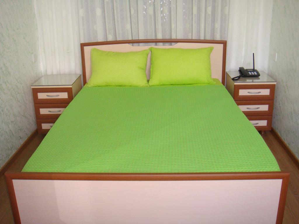 Nino Apartment On Pirosmani Μπατούμι Εξωτερικό φωτογραφία
